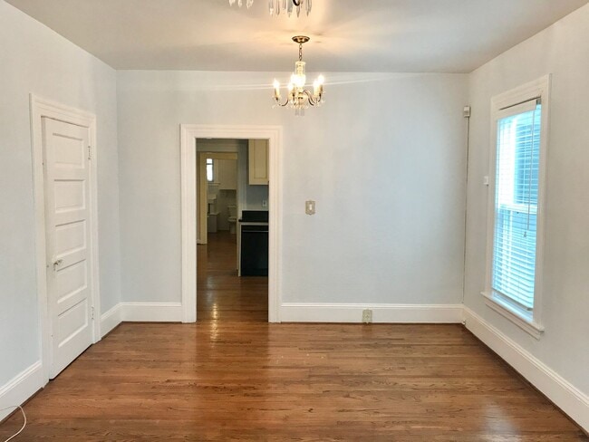Building Photo - Charm-Filled 1BR/1BA Prime Noe Valley Cond...