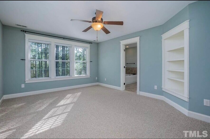 Building Photo - 79 Falconridge Dr