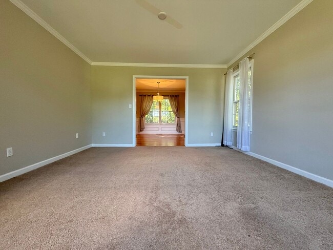 Building Photo - 1721 Honeysuckle Ln