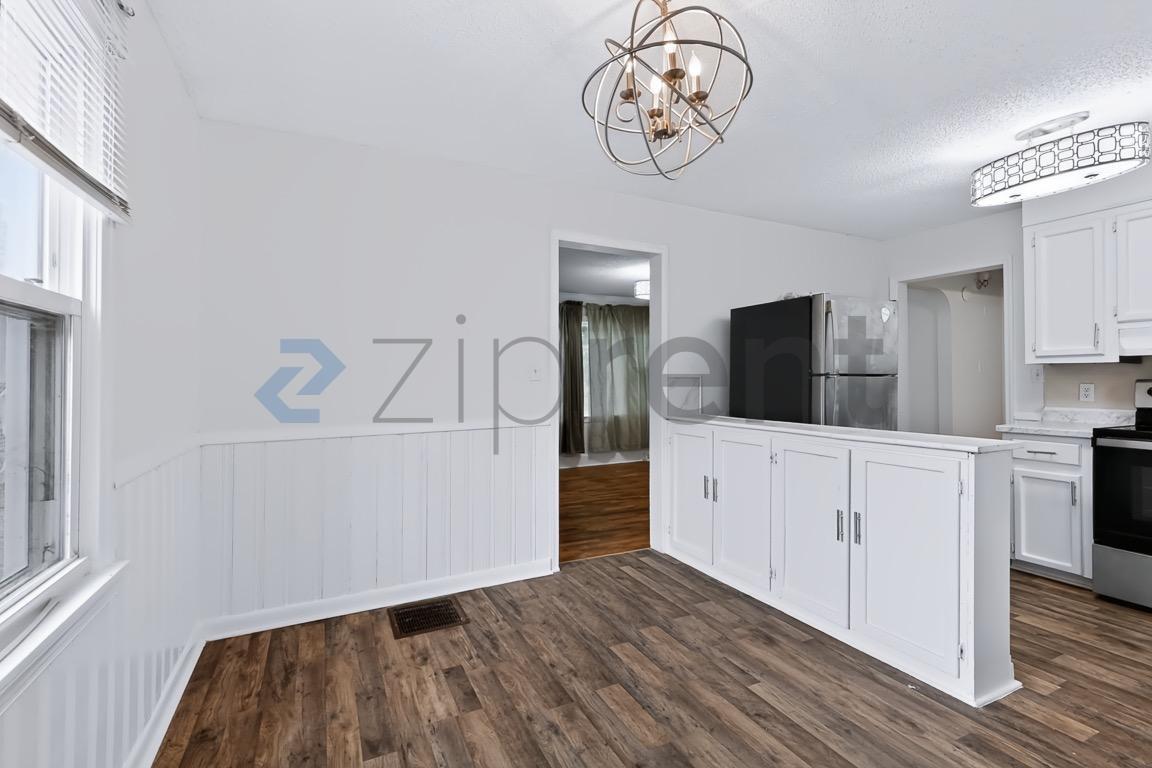 Building Photo - Unit