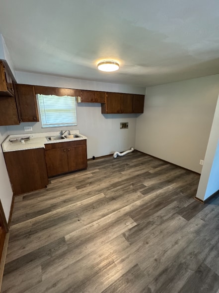 Building Photo - 507 E Staat St