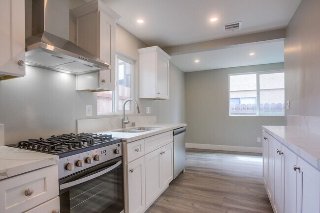 Building Photo - 3266