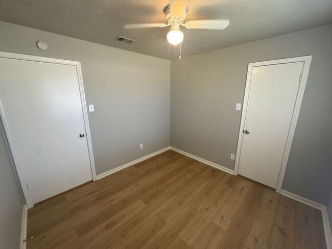 Building Photo - 2038 Woodland Hills Dr