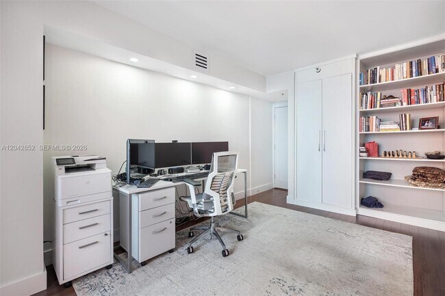 Building Photo - 1581 Brickell Ave