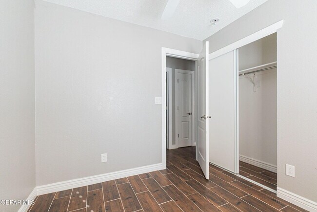 Building Photo - 12465 Tierra Dulce Dr