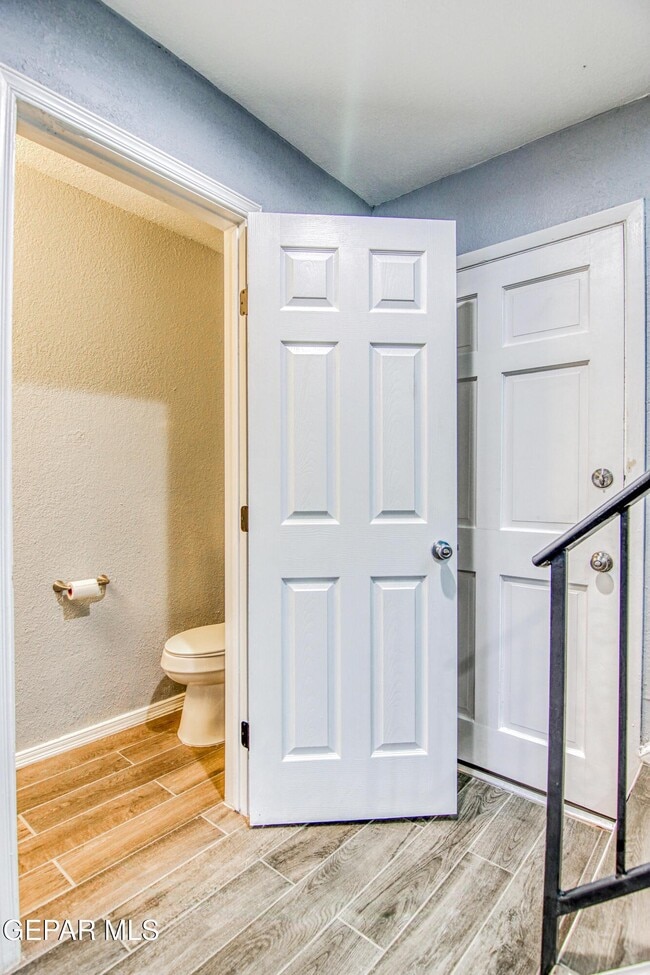 Building Photo - 6001 Morning Glory Cir