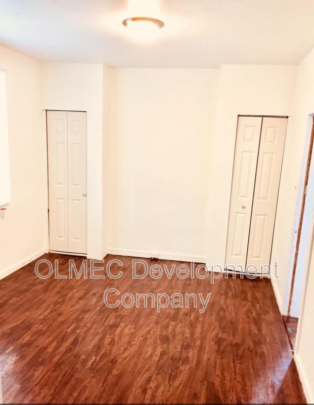 Building Photo - 817 Anaheim St