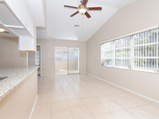 Building Photo - 1609 E Cypress Point Dr