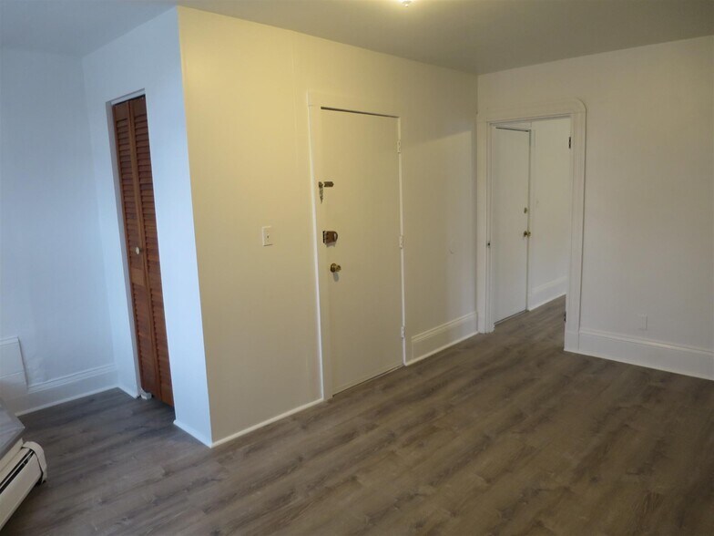 Building Photo - 205 Highland Ave