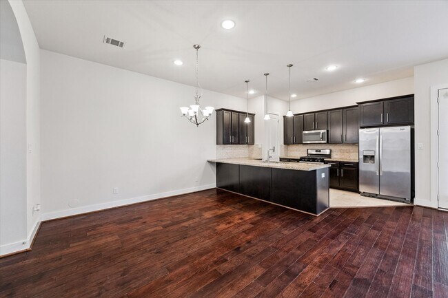 Building Photo - 1815 Crestdale Dr
