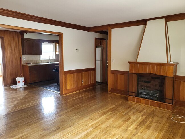 Building Photo - 38 Hillside Ave