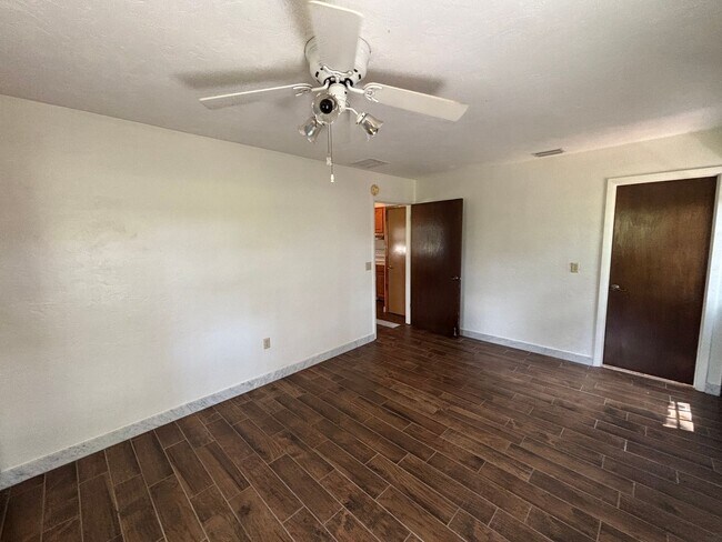 Building Photo - 6352 NE 86th Ave