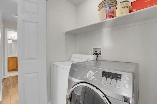 Building Photo - $2,350.00, 3 Bed, 2 bathroom located in De...