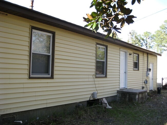 Building Photo - Cozy home