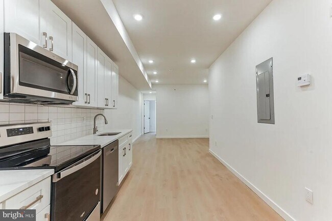 Building Photo - 6116 E Wister St