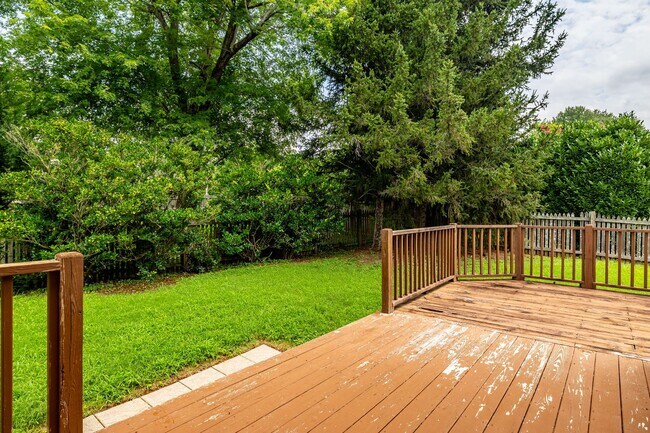 Building Photo - West Knoxville 37922 - Freshly painted and move-in ready, 3-bedroom, 2.5-bath home - Contact Matt...