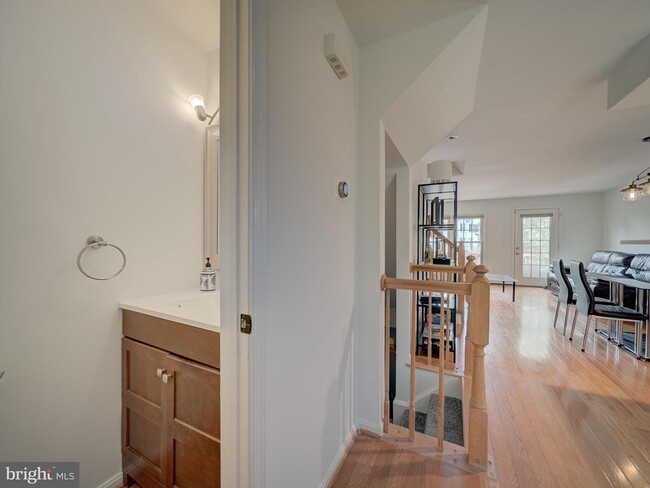 Building Photo - 3022 Kings Village Rd