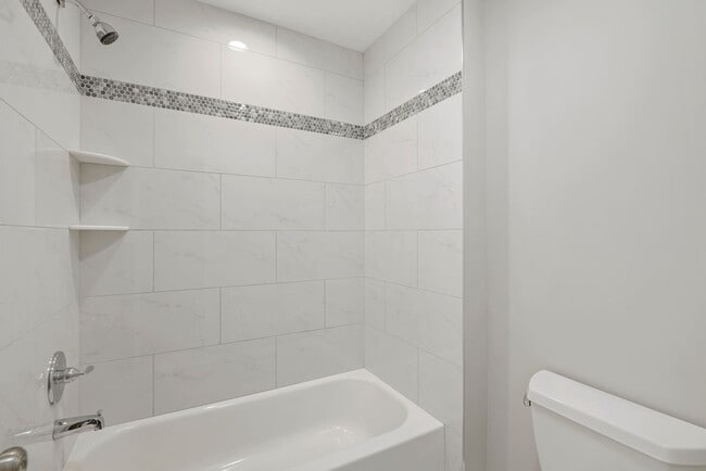 Building Photo - 2815 Lee Oaks Ct