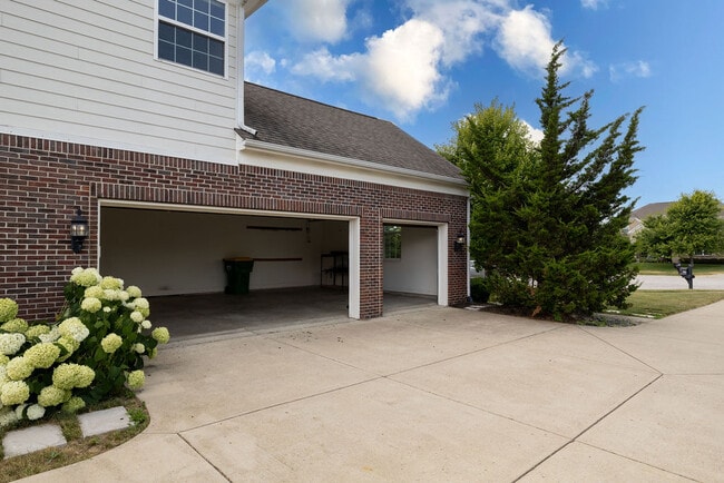Building Photo - 8965 Snowberry Court