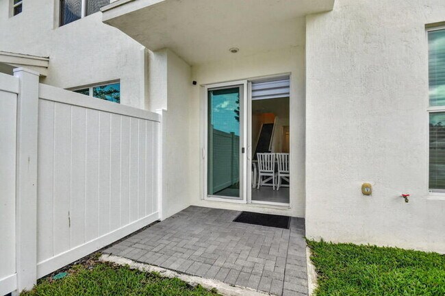 Building Photo - 6933 Harbours Edge Ave