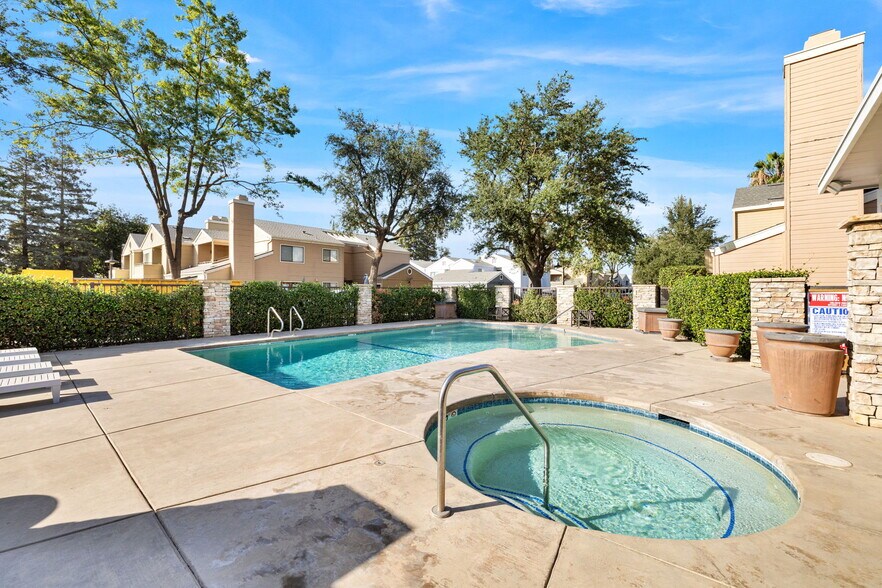 Building Photo - 7675 N 1st St