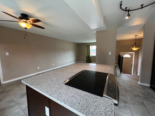 Building Photo - 4 Bedroom Updated Home in Garden Ranch