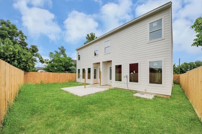Building Photo - 8206 Colonial Ln