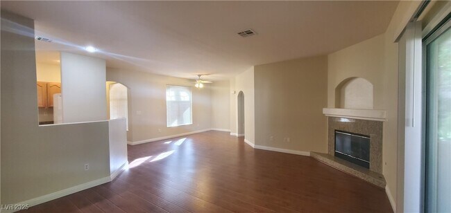 Building Photo - 2050 W Warm Springs Rd