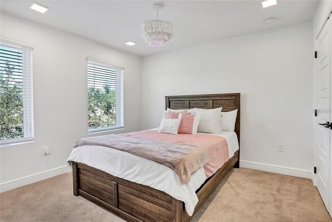 Building Photo - 212 E Pineloch Ave