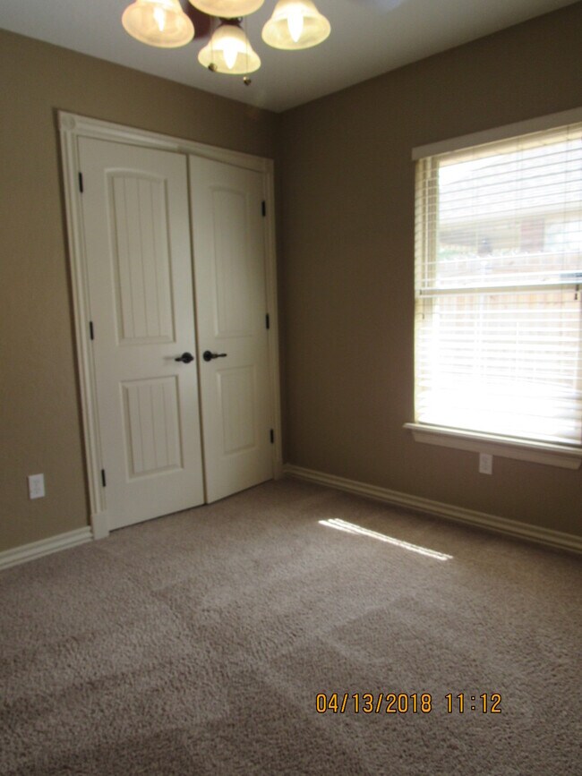 Building Photo - Fantastic home located in Eastlake