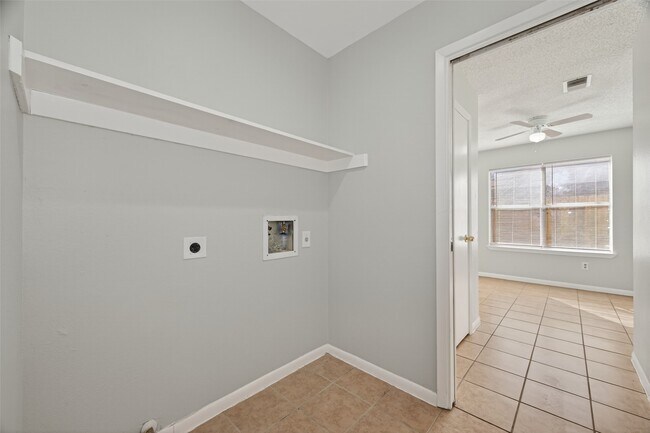 Building Photo - 5211 Devon Green Dr