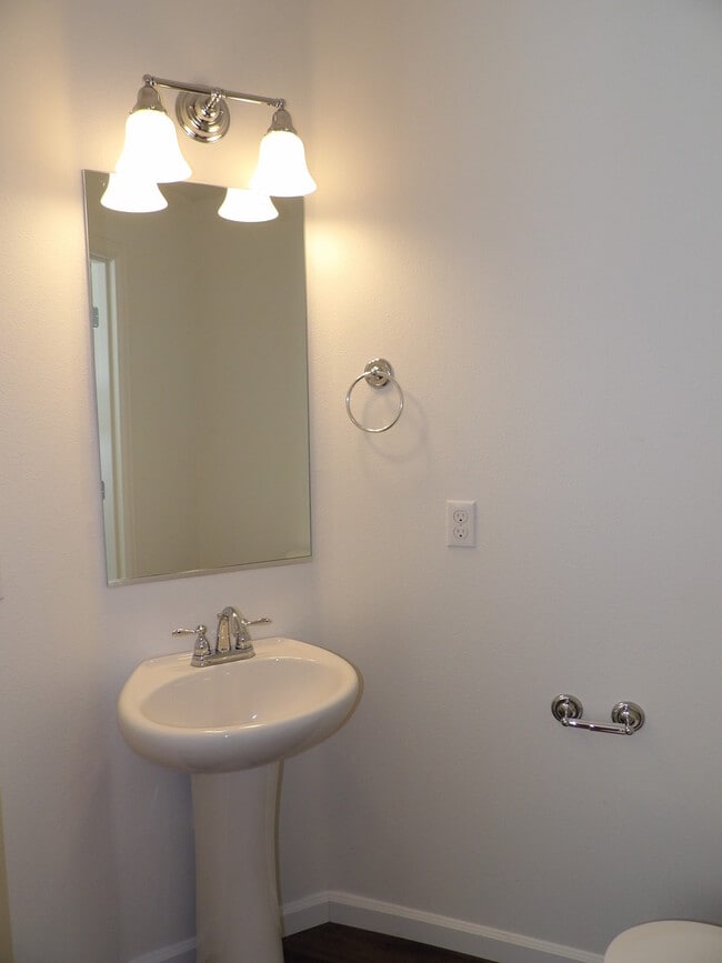 Building Photo - Beautiful Home!  Close to Downtown Hillsboro!