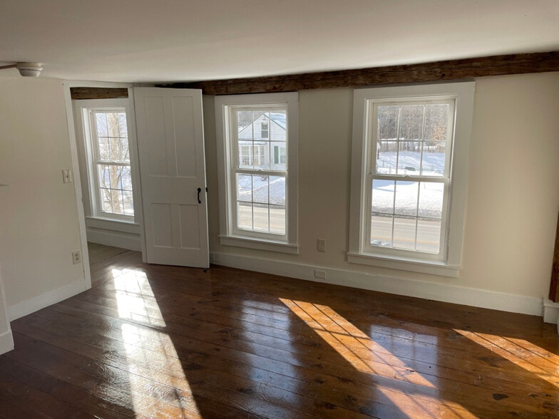 Building Photo - 300 NH-25