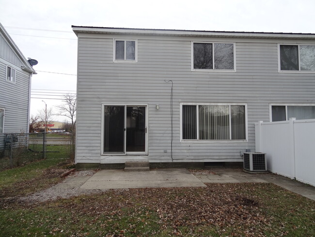 Large fenced back - 1323 W Lake Lansing Rd