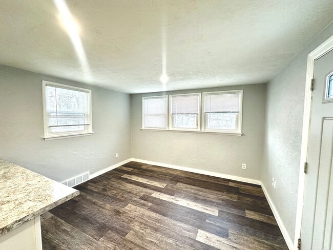 Building Photo - Cozy 2 Bed, 1 Bath Home in Jefferson Hills - Available Immediately!