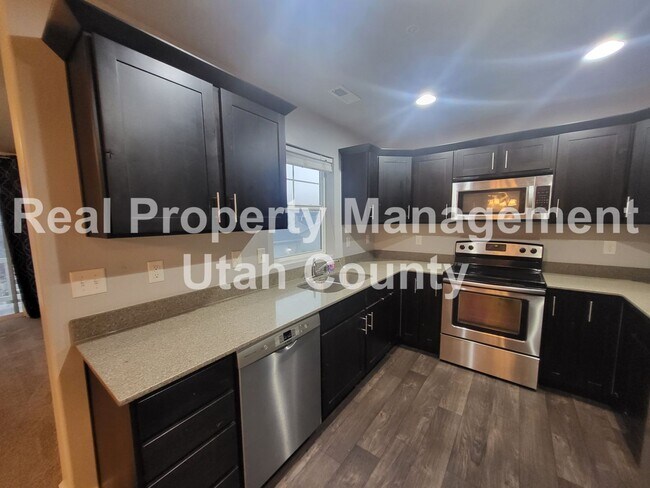 Building Photo - Pet Friendly Springville Condo