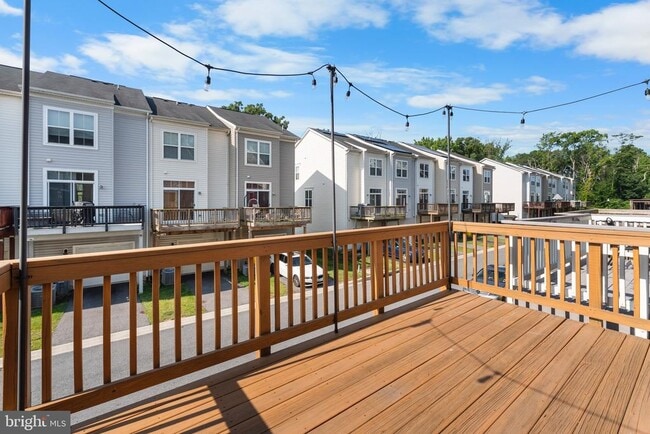 Building Photo - 336 White Oak Way