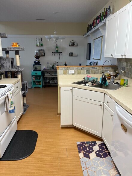 Building Photo - 1725 Countryside Dr