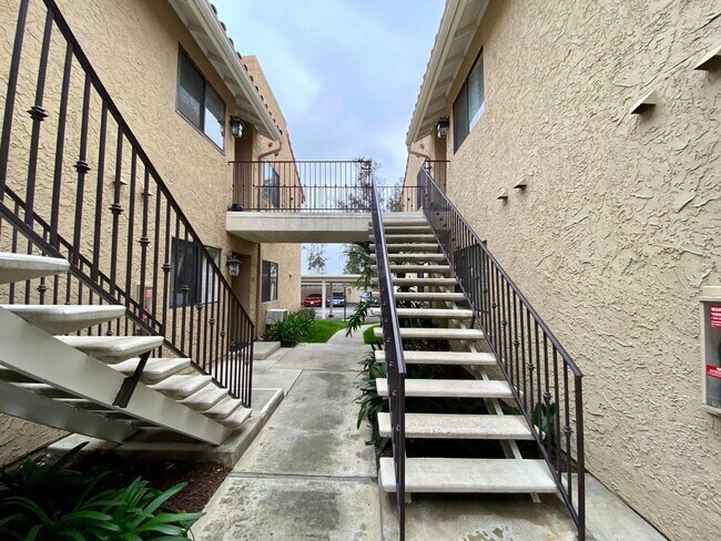 Building Photo - Spacious Two Bedroom featuring Ensuite Bathrooms! TWO ASSIGNED PARKING SPACES! Air Conditioning I...