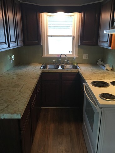 Building Photo - 3 Bed/1 Bath - detached garage $850/month