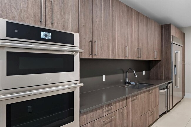 Building Photo - 301 1st St S