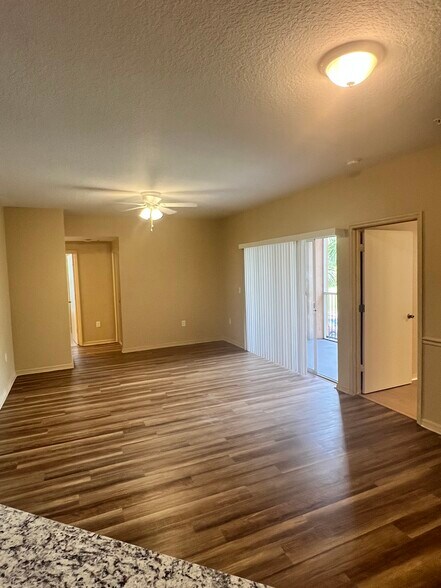 Living Hall - 5512 Metrowest Blvd