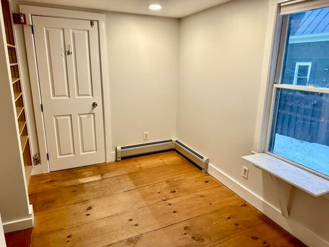 Building Photo - 43 Pleasant St