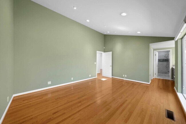 Building Photo - 7175 Red Holly Ct