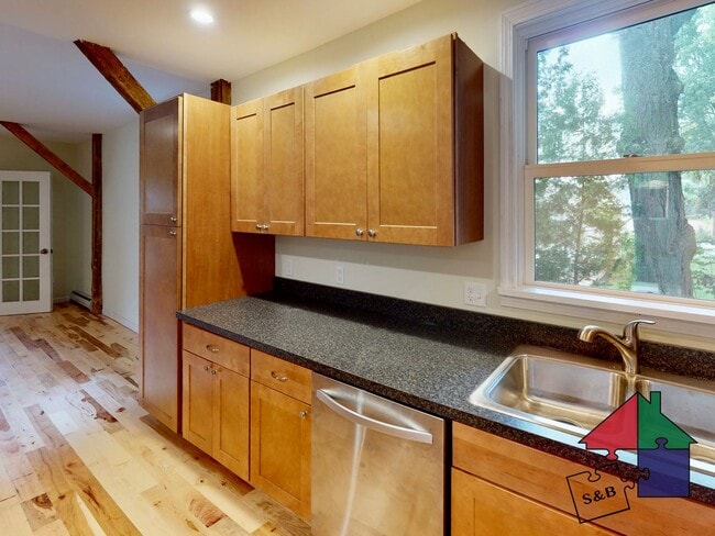 Building Photo - 118 S Main St