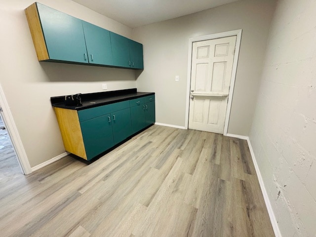 Building Photo - 113 NE Lincoln Cir N