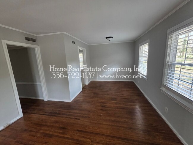 Building Photo - 525 Lester Ln