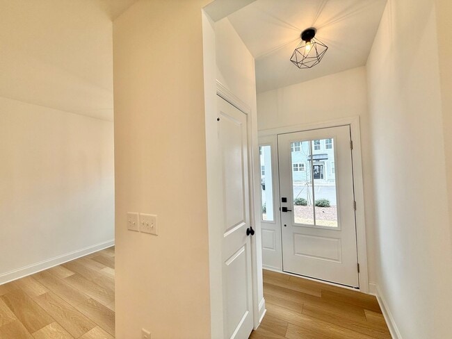 Building Photo - **OFFERING 1/2 OFF FIRST MONTH'S RENT** Newly Built 4BD, 3.5BA End-Unit Raleigh Townhome in a Gre...