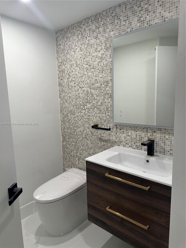 Building Photo - 701 Brickell Key Blvd