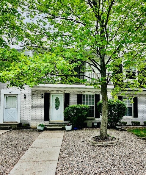 Building Photo - 143 Stratford Ln